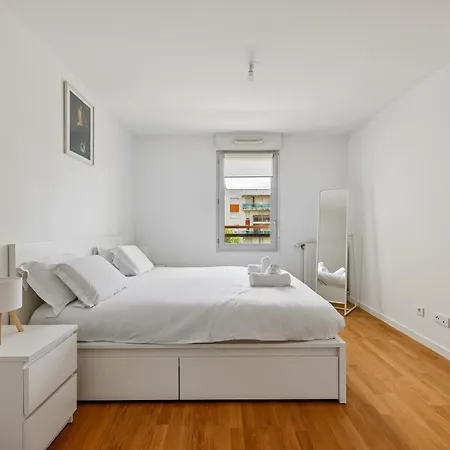 Apartment Modern With Free Garage *