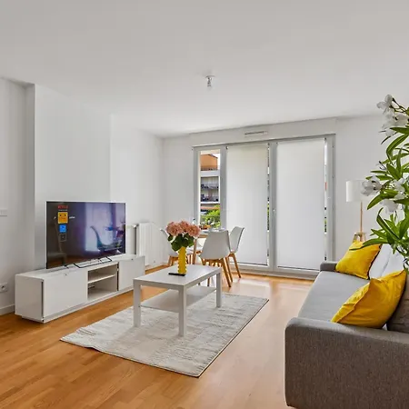 Modern With Free Garage Apartmán